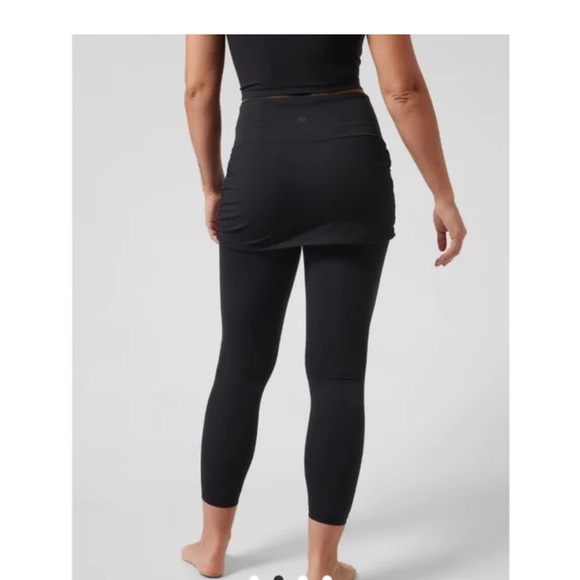 Athleta Elation 2 in 1 Capri Skirt Leggings Size S Black Modest Athletic Gym - Picture 9 of 9